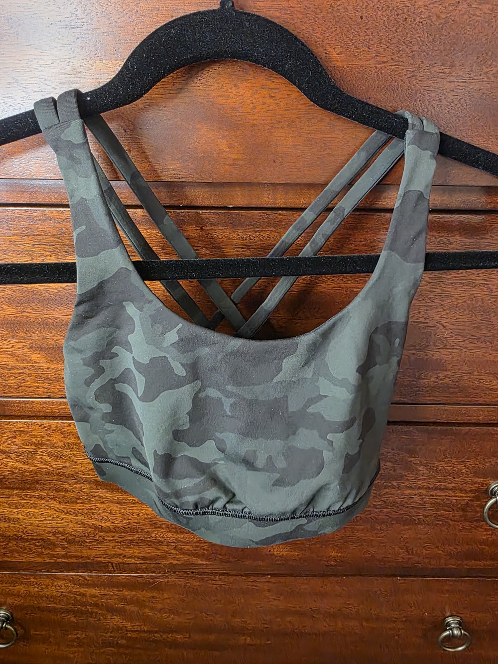 lululemon athletica Camo Strappy Sports Bra Sjze 4